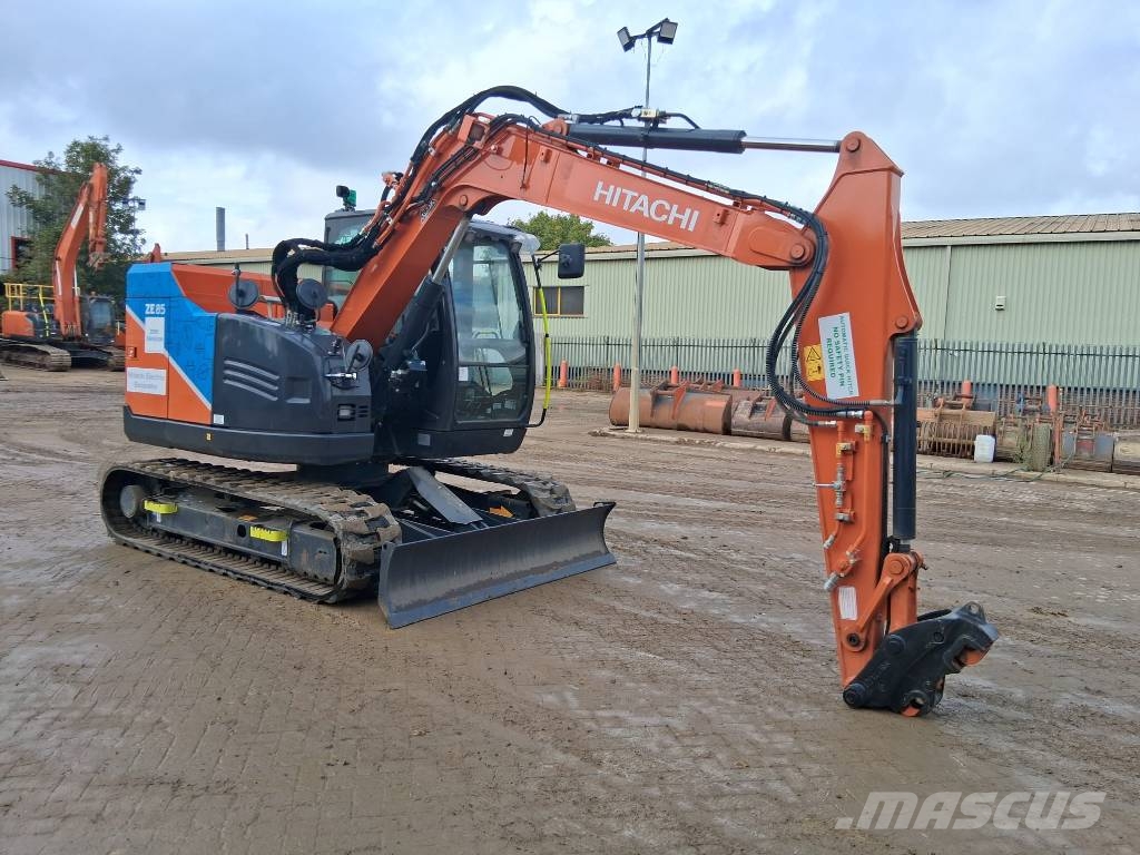 Hitachi ZE85 Közepes (midi) kotrók 7 t - 12 t