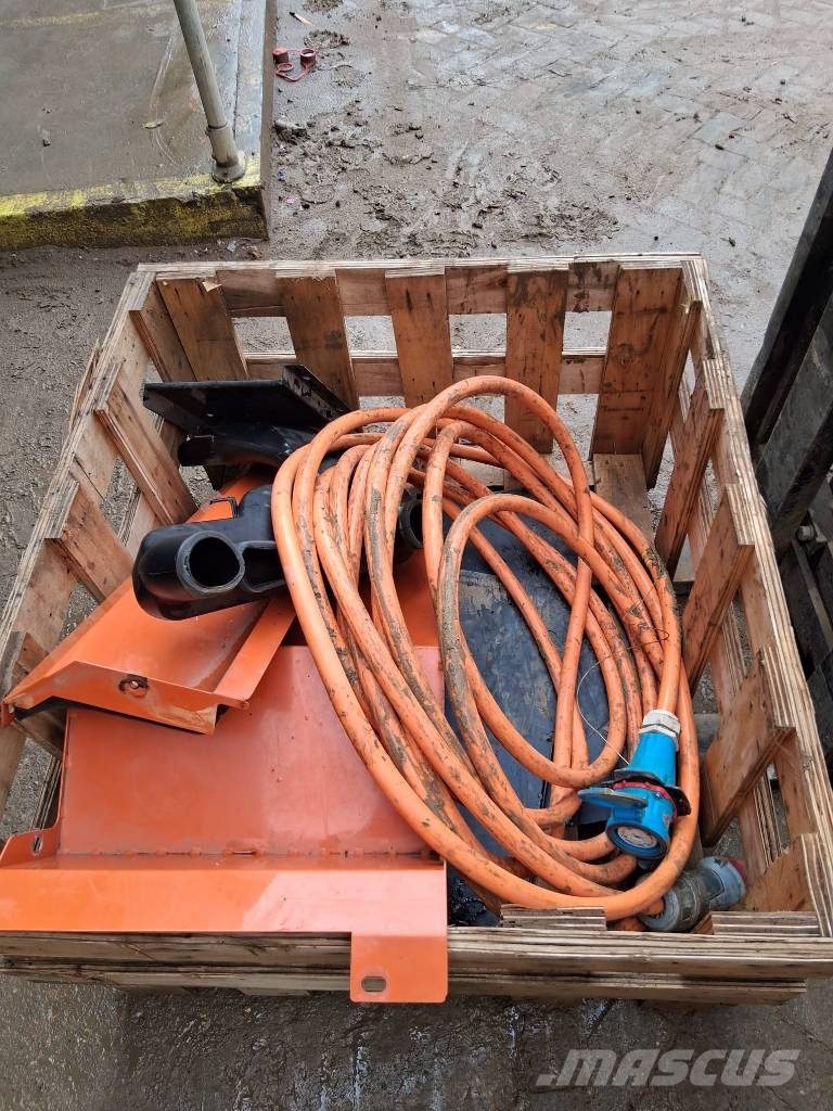 Hitachi ZE85 Közepes (midi) kotrók 7 t - 12 t