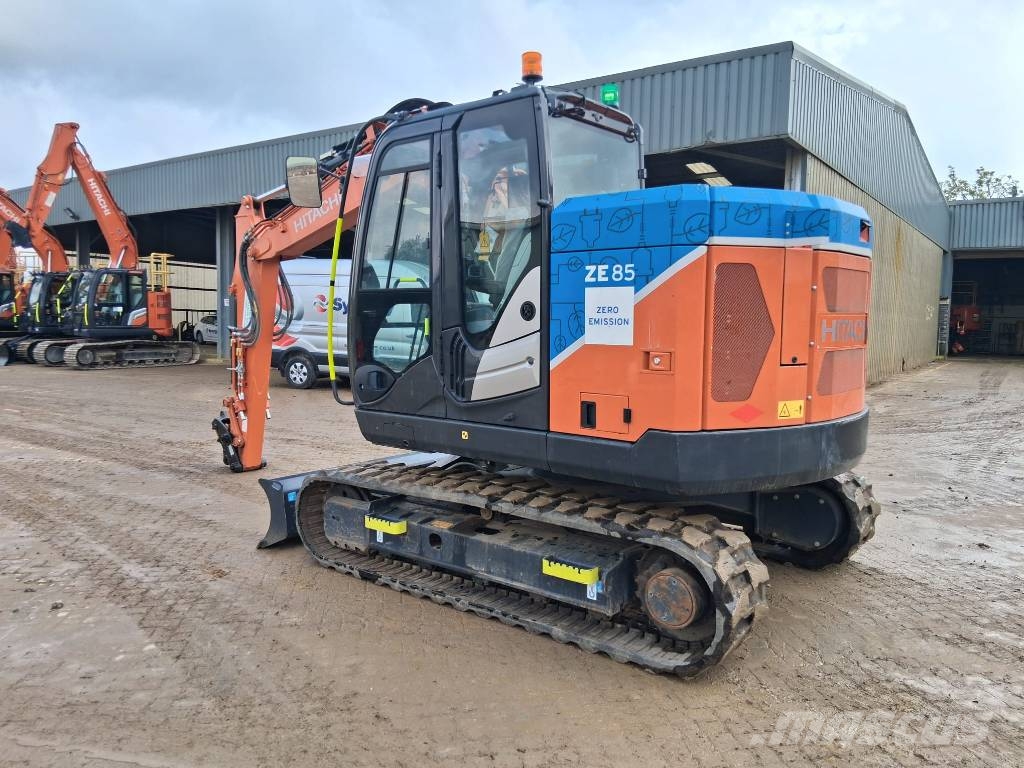 Hitachi ZE85 Közepes (midi) kotrók 7 t - 12 t