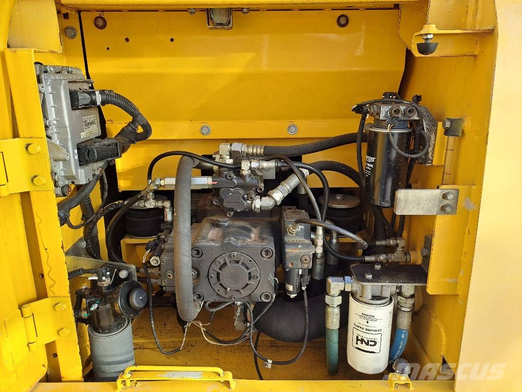 New Holland E 175 C LC Telakaivukoneet