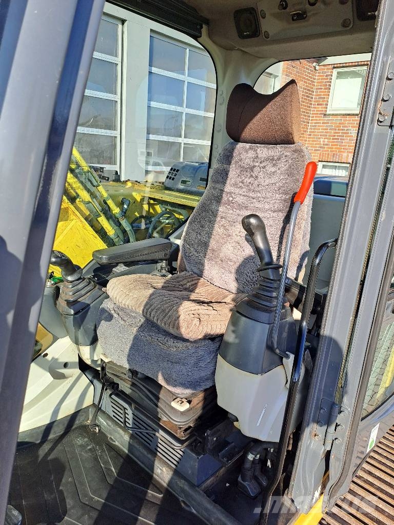 New Holland E 175 C LC Telakaivukoneet