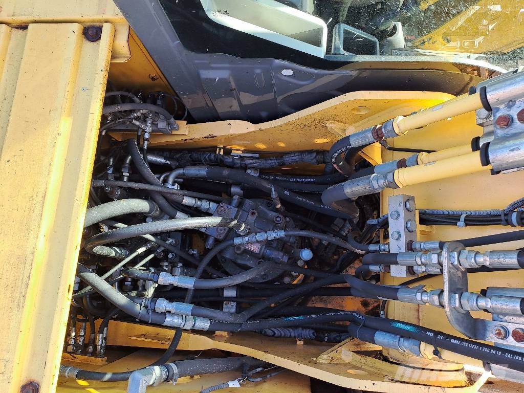 New Holland E 175 C LC Telakaivukoneet