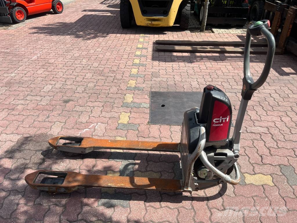 Linde CITI T05 /130/ V-3793 OB شاحنات مناولة ذاتية الدفع