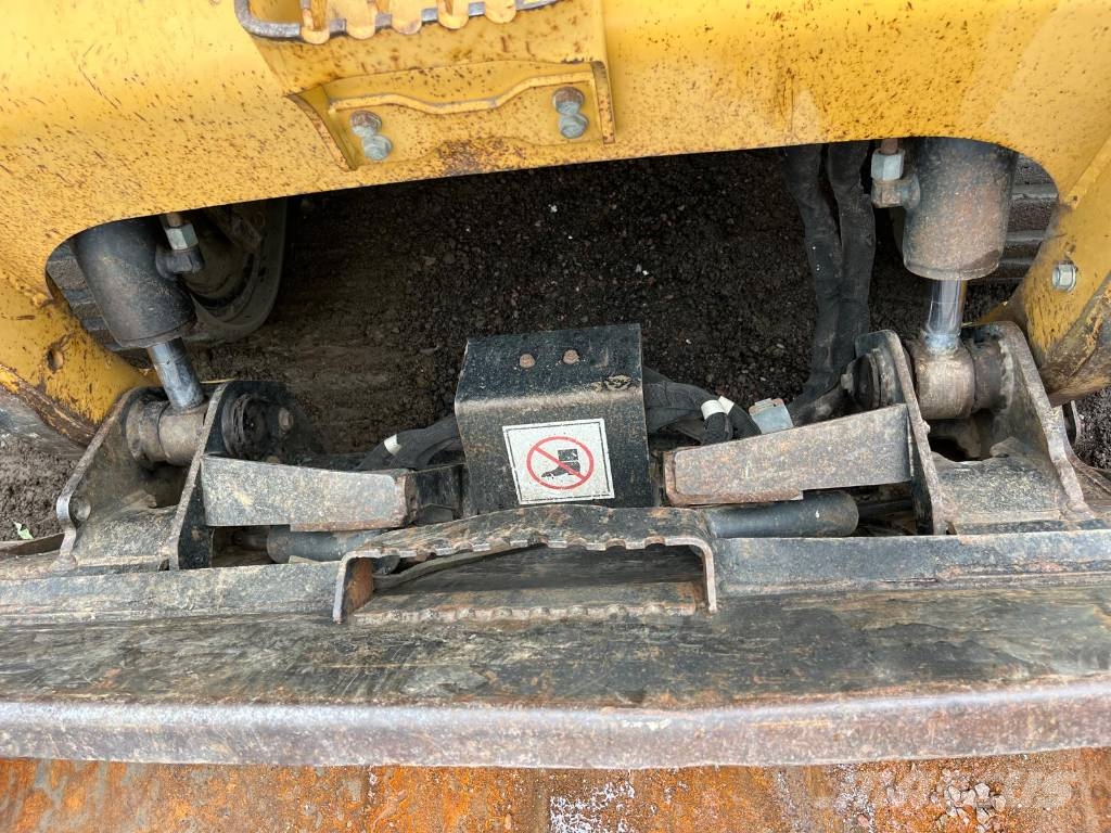 CAT 277 B skopa gafflar jordfräs stensamlare Skid steer mini nakladalci