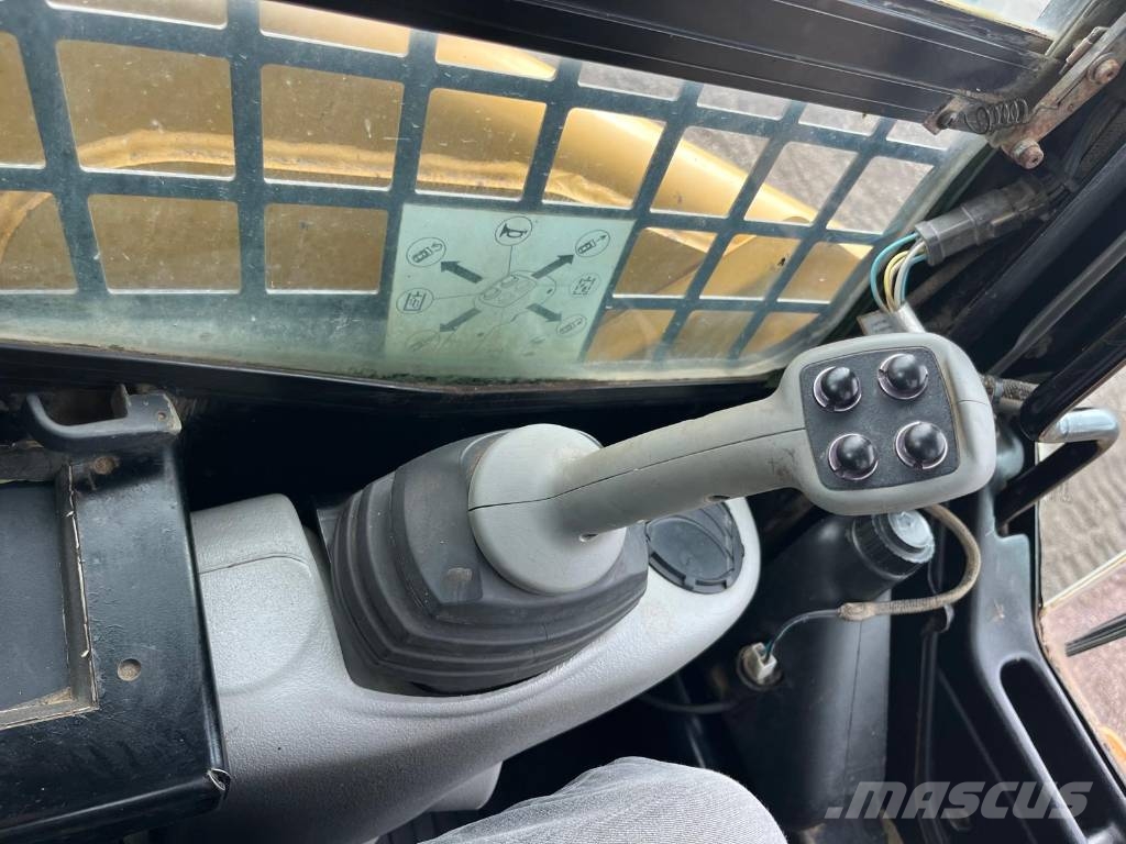 CAT 277 B skopa gafflar jordfräs stensamlare Skid steer mini nakladalci
