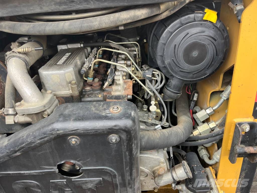 CAT 277 B skopa gafflar jordfräs stensamlare Skid steer mini nakladalci