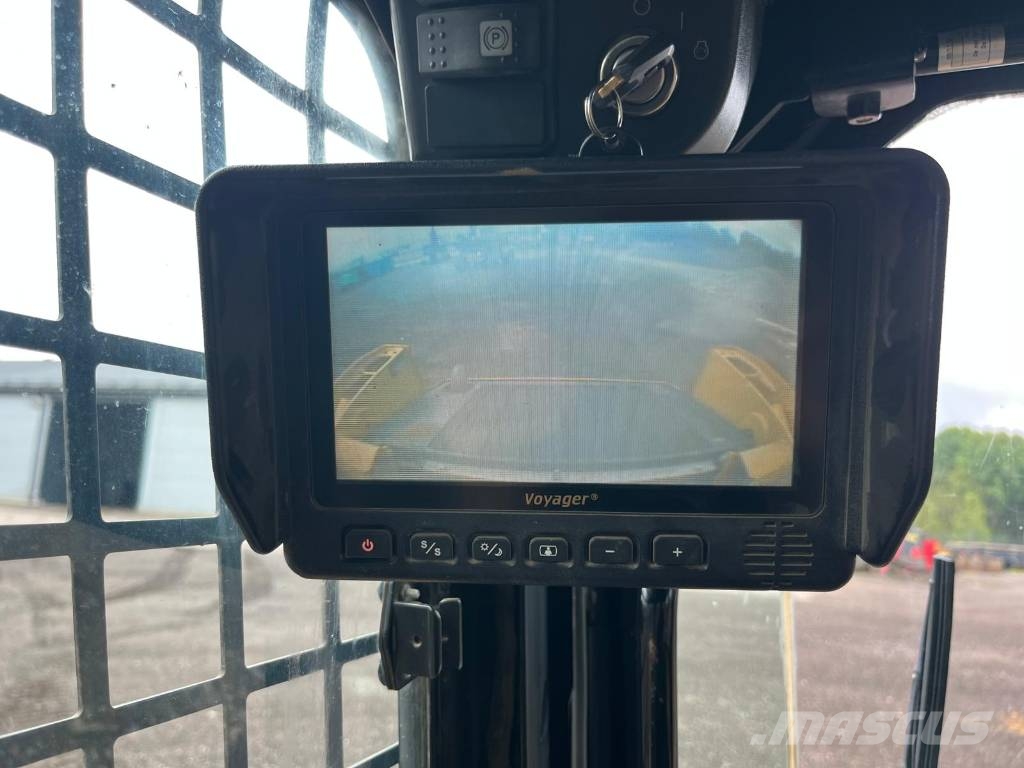 CAT 277 B skopa gafflar jordfräs stensamlare Skid steer mini nakladalci