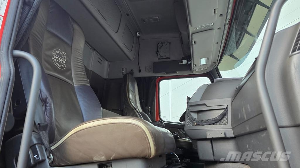 Volvo FH Hook lift trucks