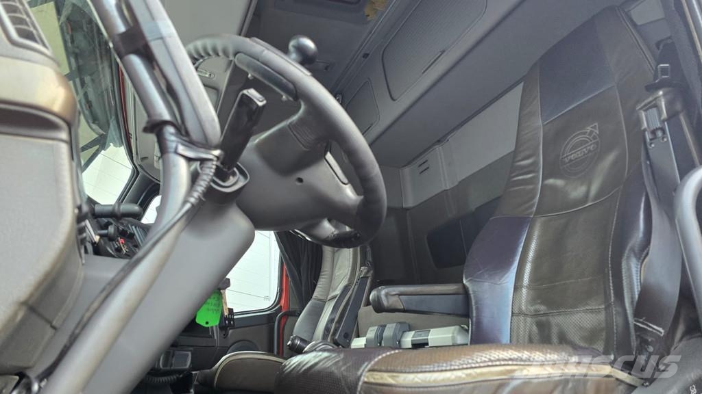 Volvo FH Hook lift trucks