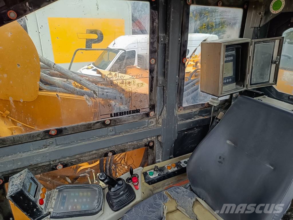 Liebherr R 944 C 大型油圧ショベル12t以上(パワーショベル・ユンボ)