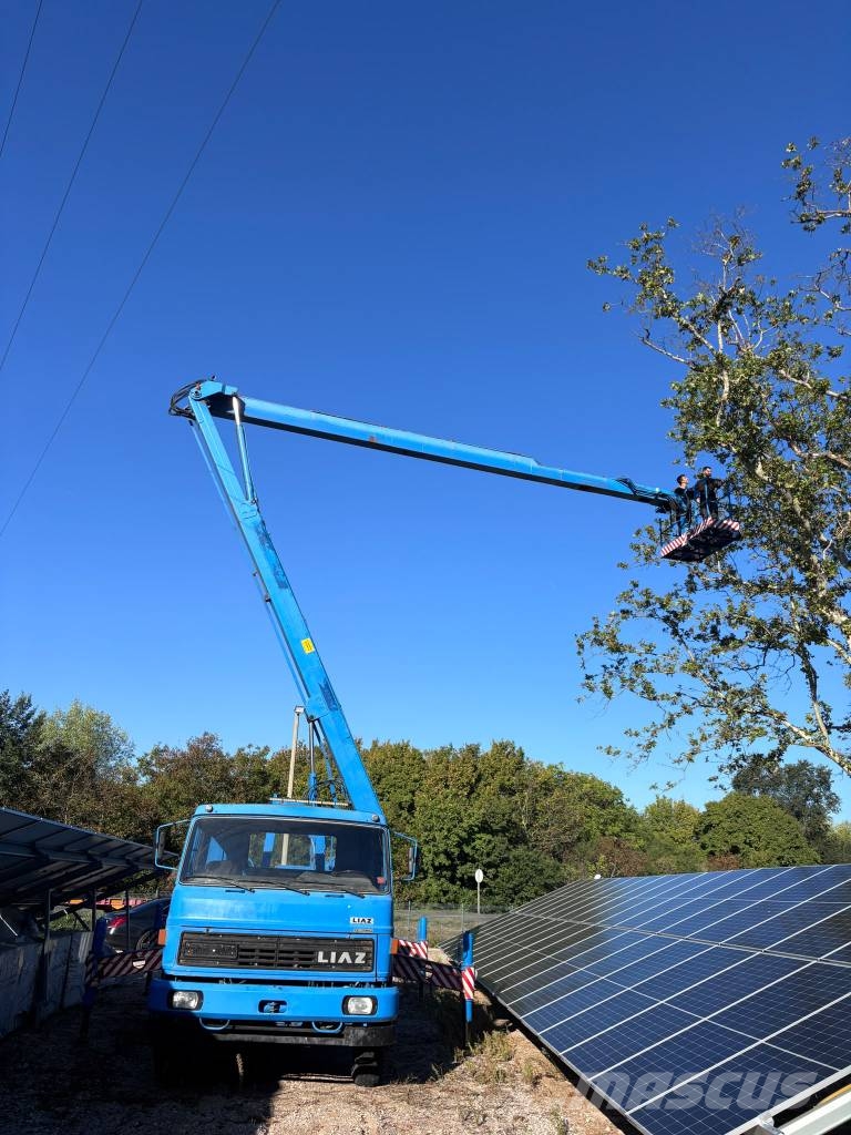 Liaz 110.01 Emelőkosaras teherautó Platforme aeriene montate pe camion
