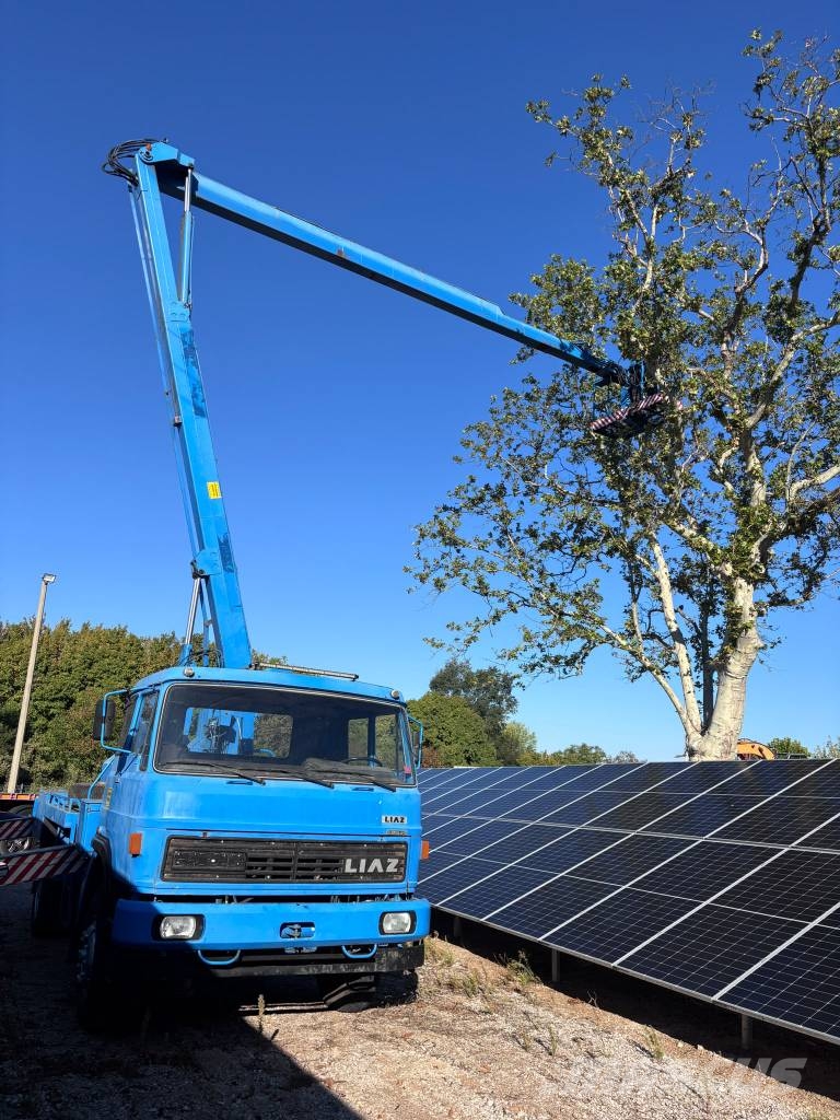 Liaz 110.01 Emelőkosaras teherautó Platforme aeriene montate pe camion