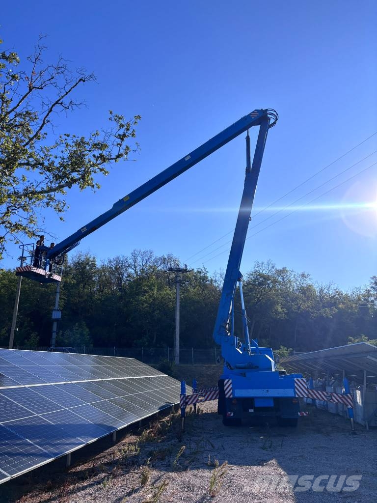Liaz 110.01 Emelőkosaras teherautó Platforme aeriene montate pe camion