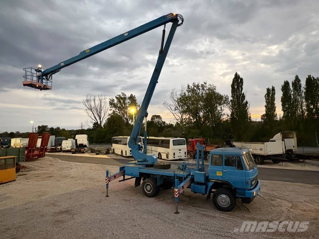 Liaz 110.01 Emelőkosaras teherautó Platforme aeriene montate pe camion