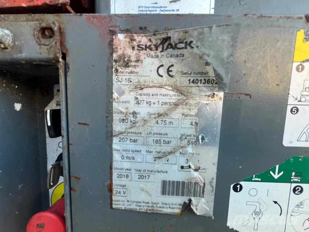 SkyJack SJ16 SJ16 Telescopic boom lifts