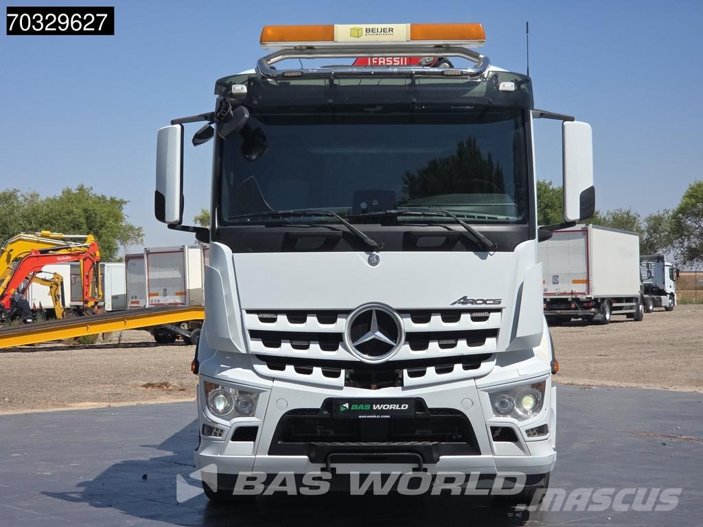 Mercedes-Benz Arocs 2532 Arocs 6X2 FASSI F235A.2.26 E-DYNAMIC Cr 플랫베드/드롭사이드 트럭