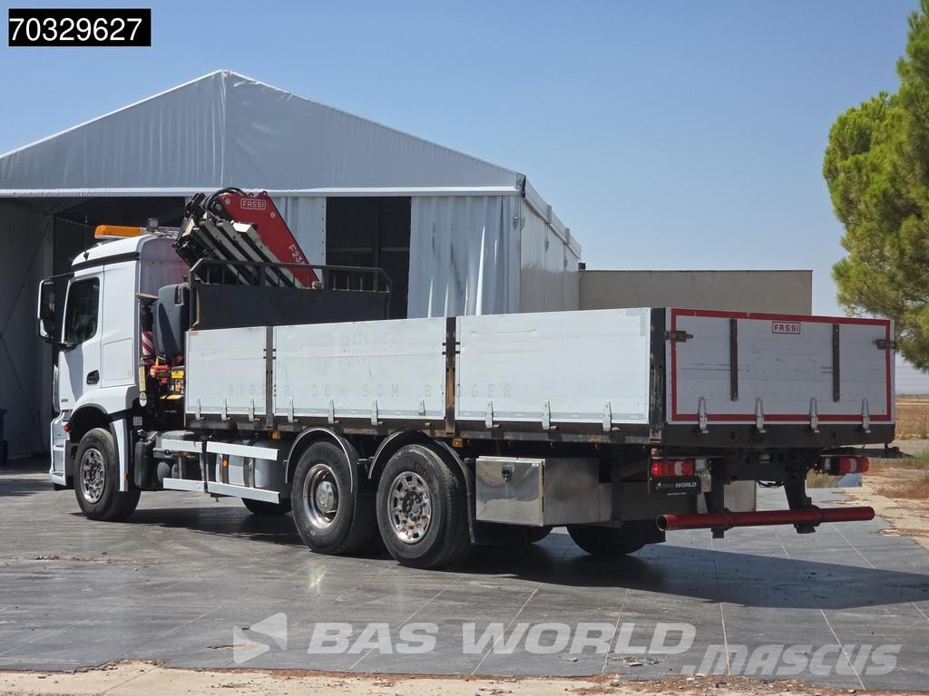 Mercedes-Benz Arocs 2532 Arocs 6X2 FASSI F235A.2.26 E-DYNAMIC Cr 플랫베드/드롭사이드 트럭