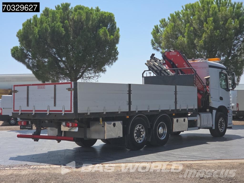 Mercedes-Benz Arocs 2532 Arocs 6X2 FASSI F235A.2.26 E-DYNAMIC Cr 플랫베드/드롭사이드 트럭