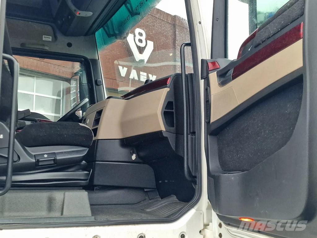 MAN TGX 26 510 6x2 - Box with sidedoors - Retarder - L Furgons