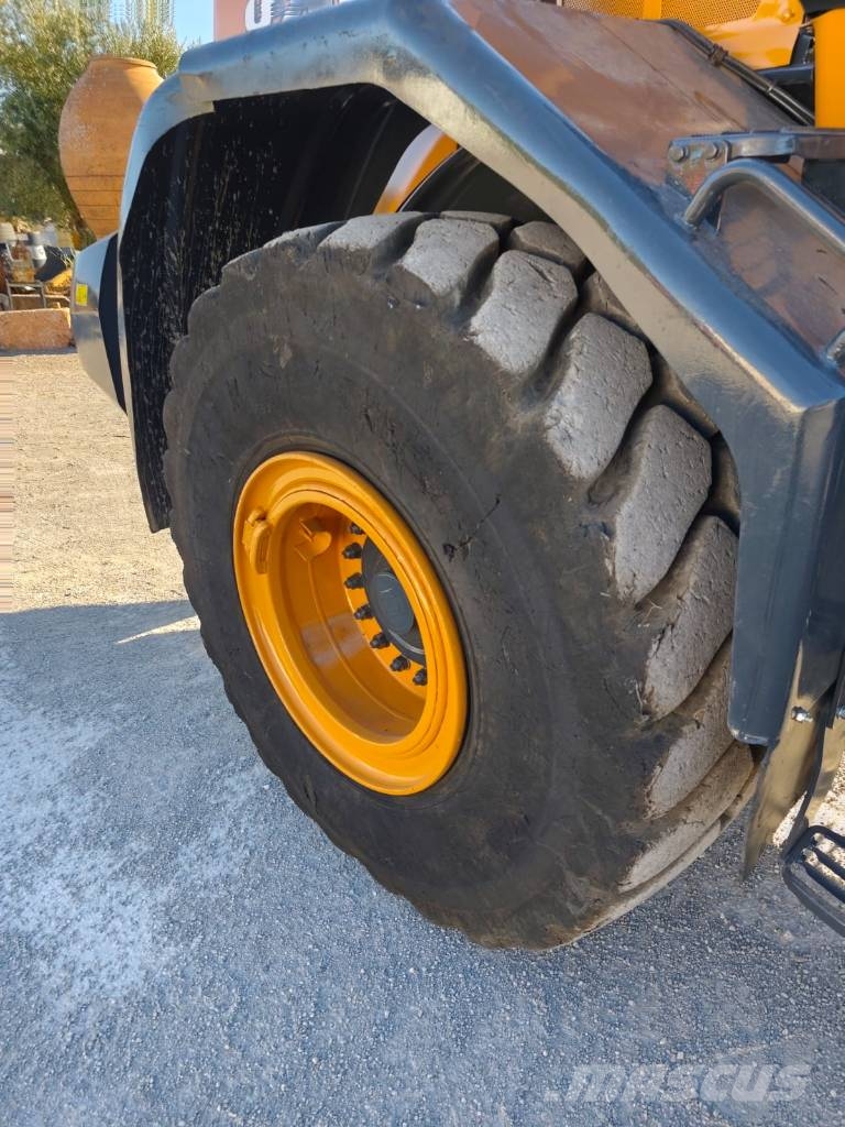 CASE 821G XR Naudoti ratiniai krautuvai