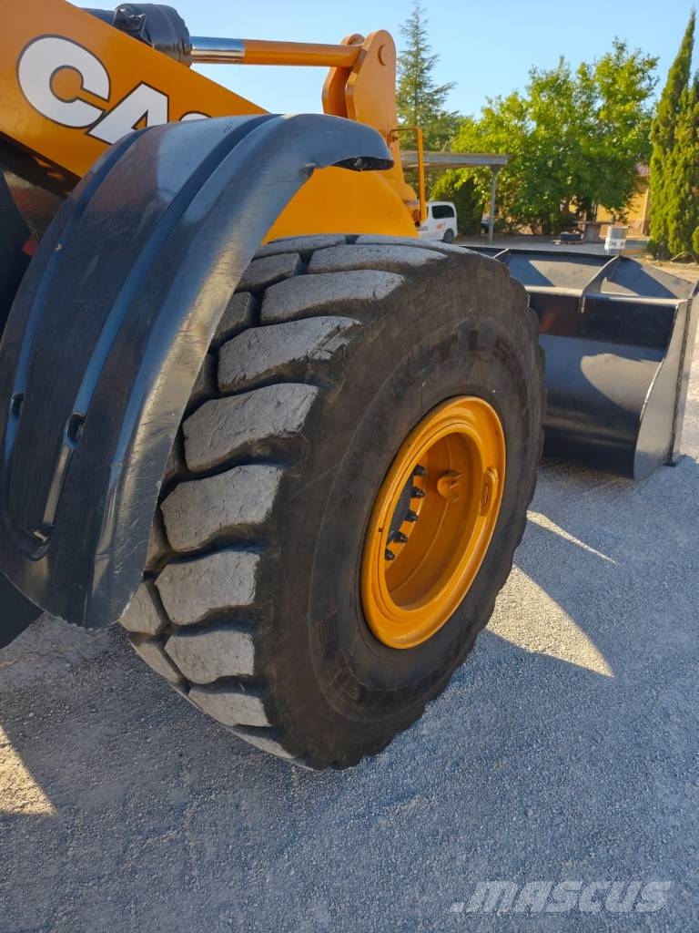 CASE 821G XR Naudoti ratiniai krautuvai