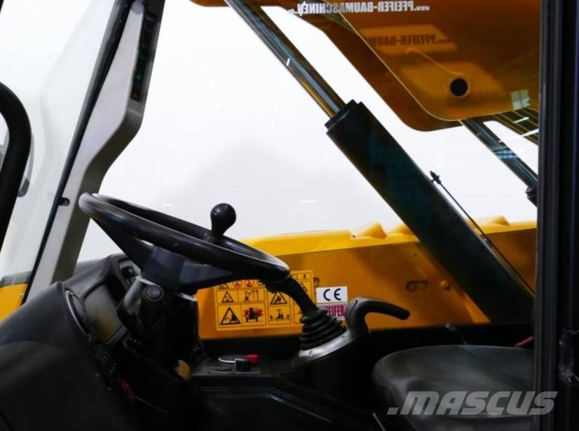 JCB 525 - 60 HiViz T4 4x4x4 - 6m / 2.5t. Q - Fit 伸缩臂叉装车|叉装车