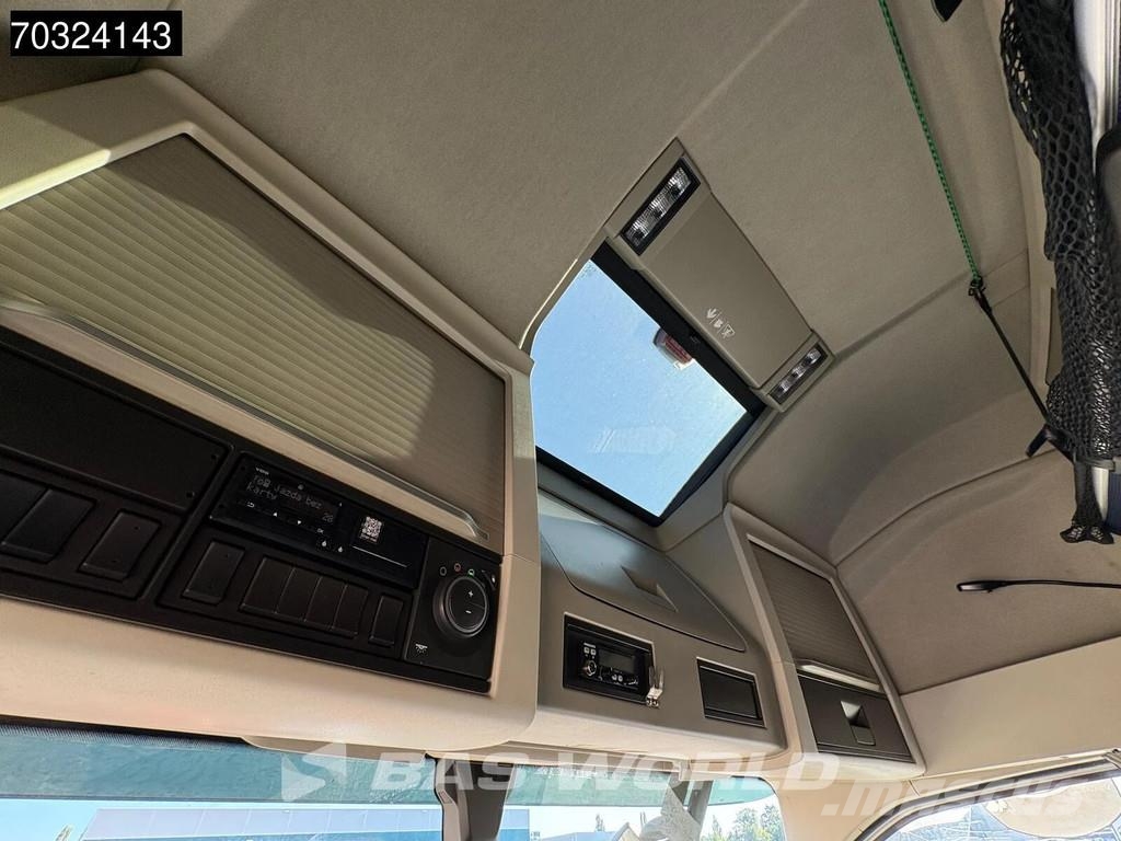 Volvo FH 460 4X2 XL VEB+ TC 2xTanks I-ParkCool Trekkers