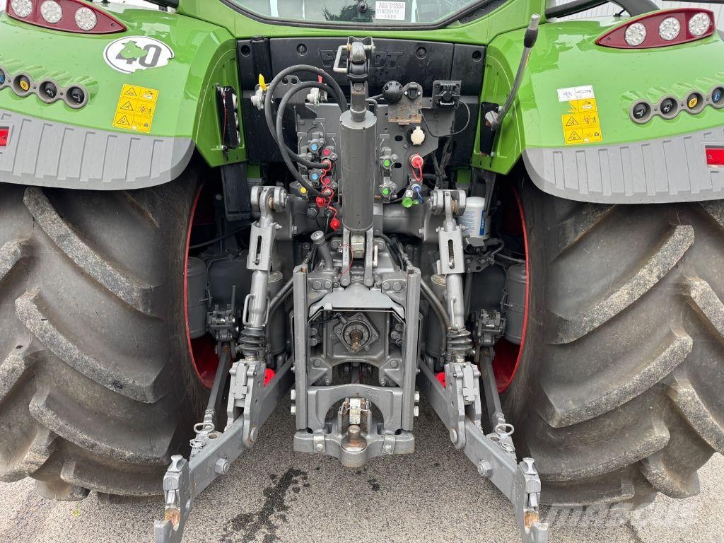 Fendt 724 PROFI PLUS GEN6 Traktori