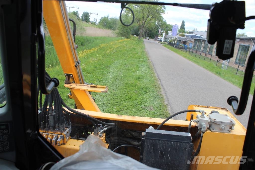 Massey Ferguson 6480 met Herder Grenadier 518LS Tractors
