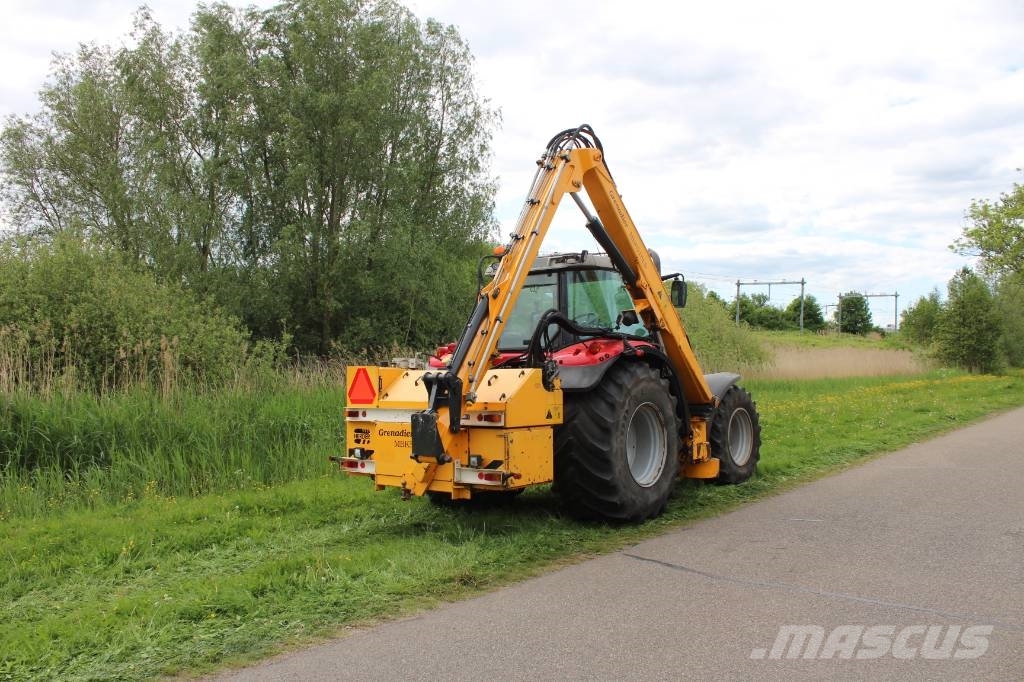 Massey Ferguson 6480 met Herder Grenadier 518LS Tractors