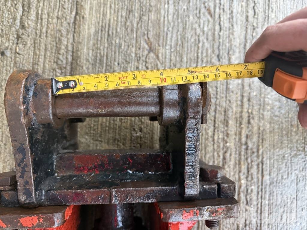 Sandvik BR222 1,2 - 2,4 t Hydraulic Breaker مطارق / كسارات