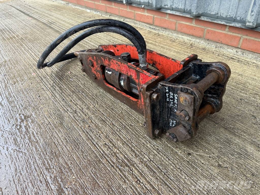 Sandvik BR222 1,2 - 2,4 t Hydraulic Breaker مطارق / كسارات