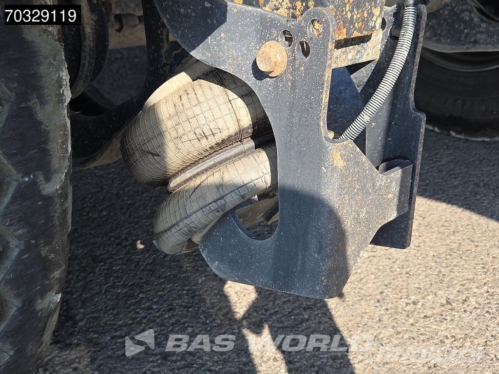 Schwarzmüller SK 3 axles Lift Axle Steel Tipptrailer