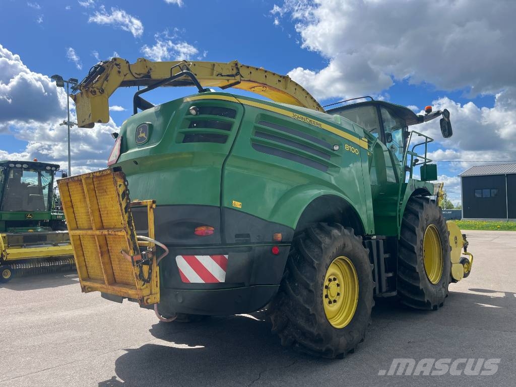 John Deere 8100 Forage harvesters