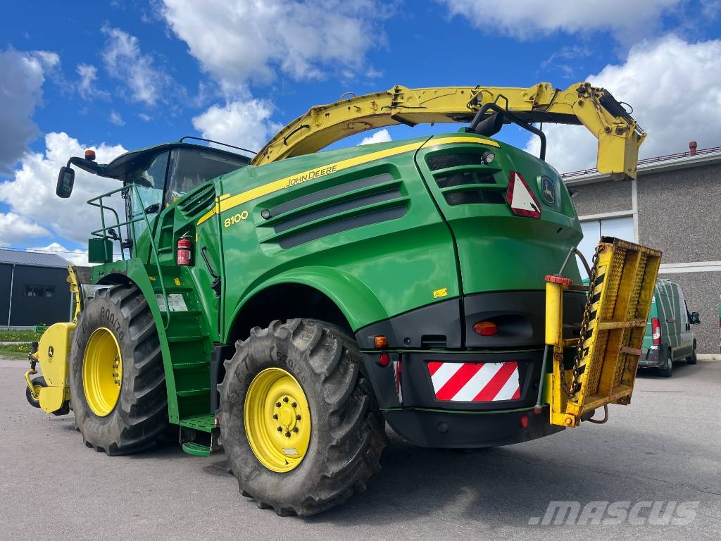 John Deere 8100 Forage harvesters