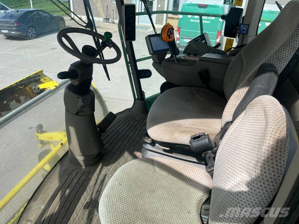 John Deere 8100 Forage harvesters