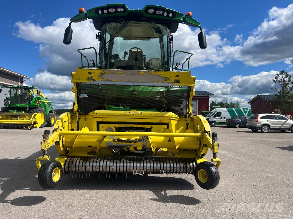 John Deere 8100 Forage harvesters
