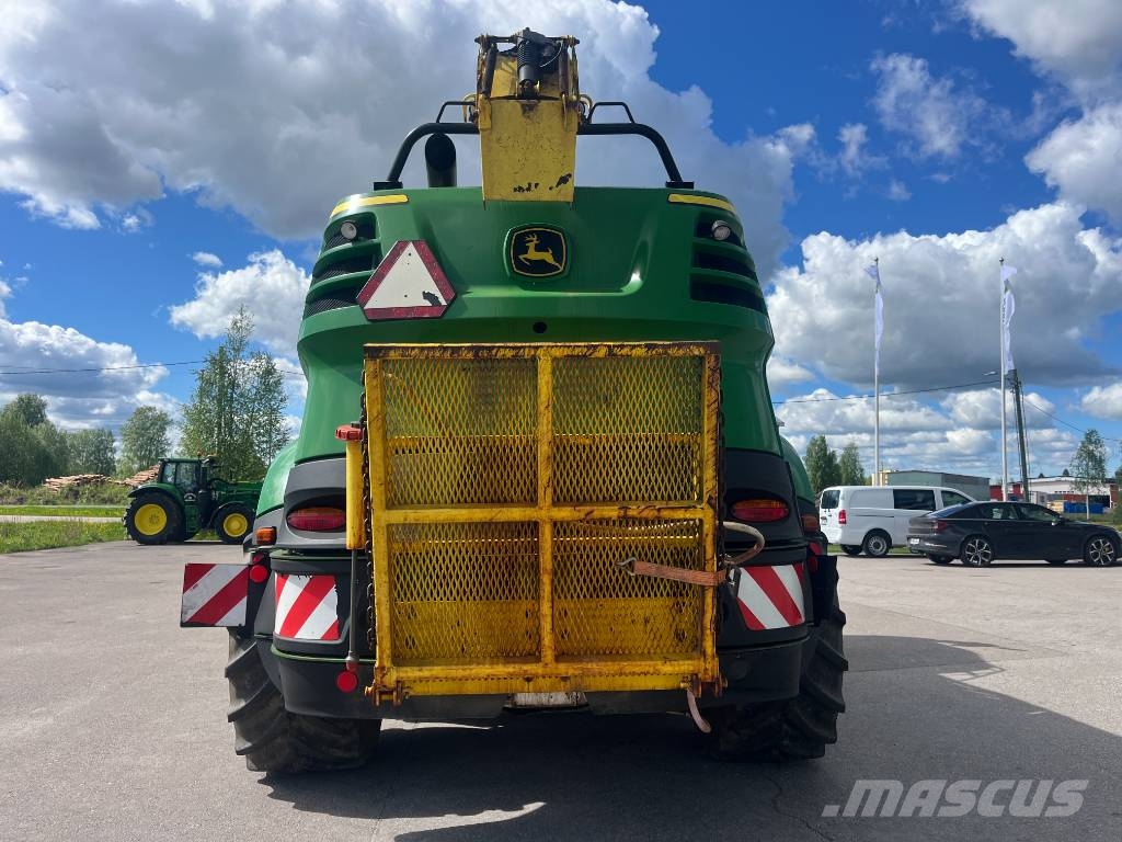 John Deere 8100 Forage harvesters