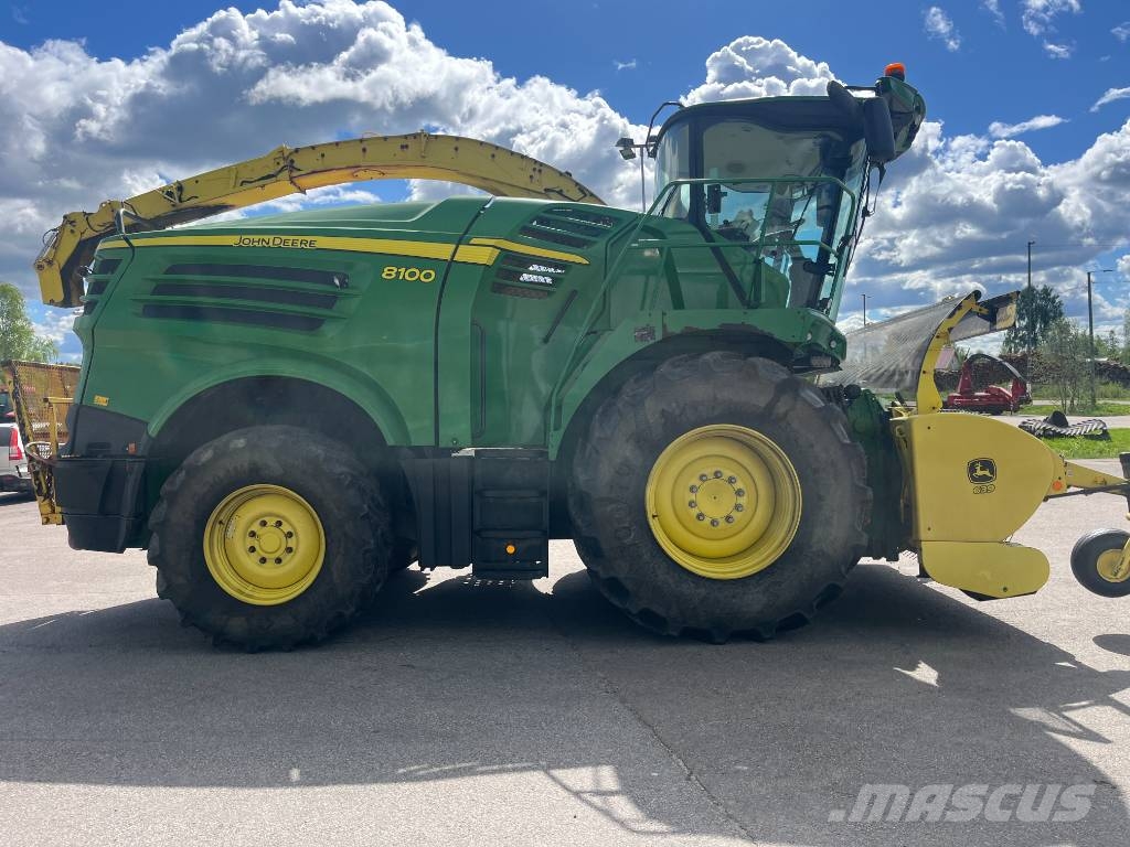 John Deere 8100 Forage harvesters