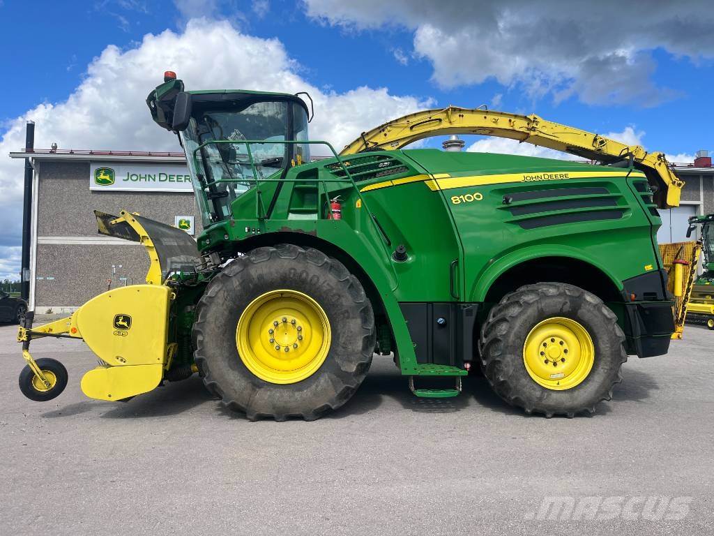 John Deere 8100 Forage harvesters
