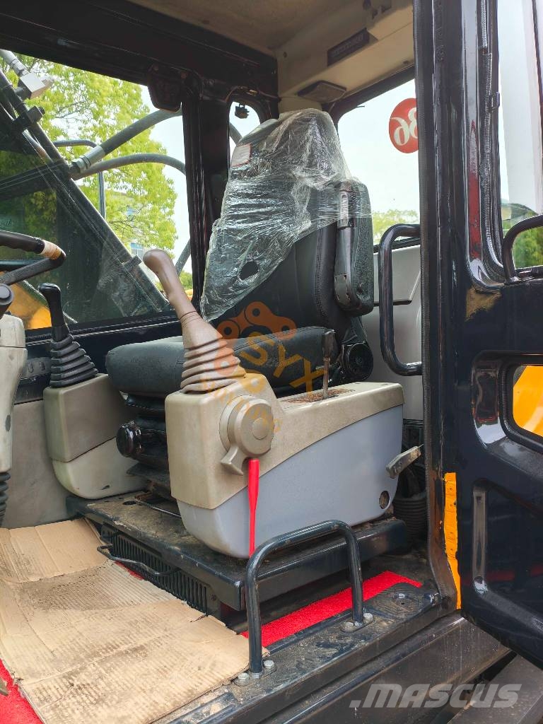 Hyundai R210W-9 Ekskavatori uz riteņiem
