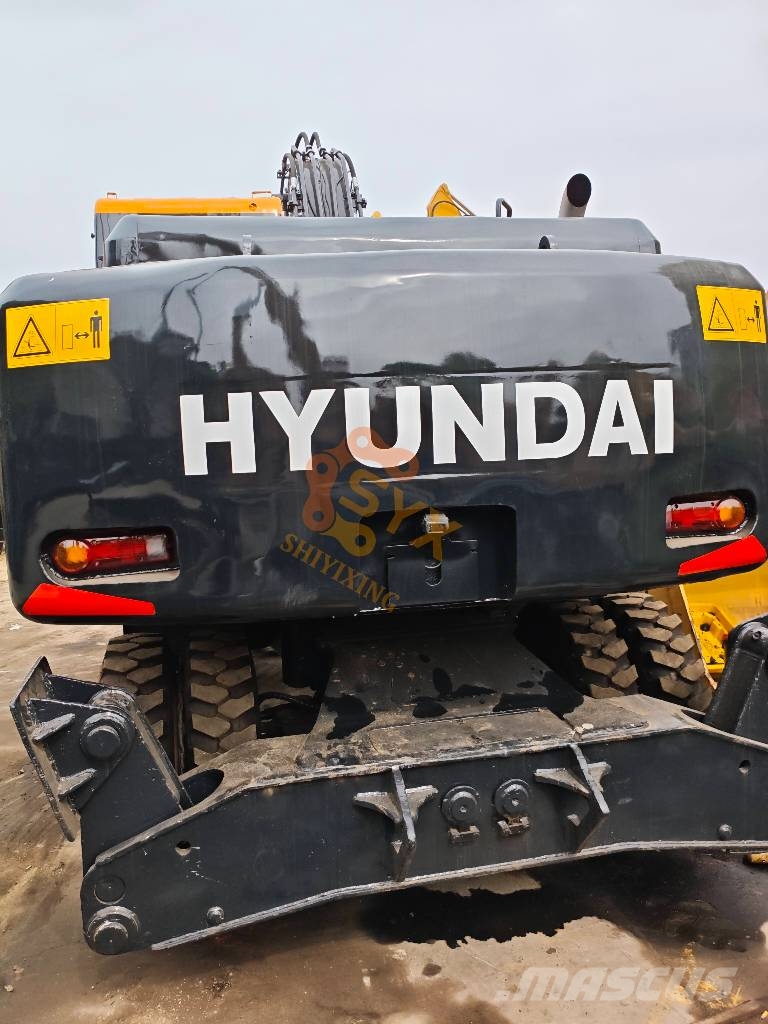 Hyundai R210W-9 Ekskavatori uz riteņiem