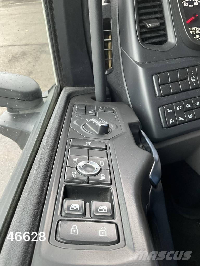 Scania P 360 HMF 22 Tonmeter laadkraan Vrachtwagen met containersysteem