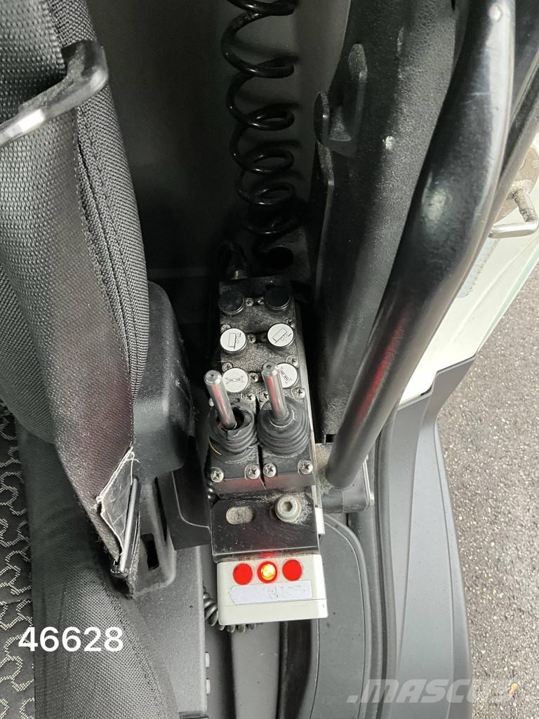 Scania P 360 HMF 22 Tonmeter laadkraan Vrachtwagen met containersysteem