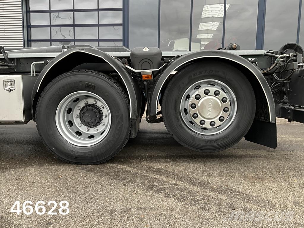 Scania P 360 HMF 22 Tonmeter laadkraan Vrachtwagen met containersysteem