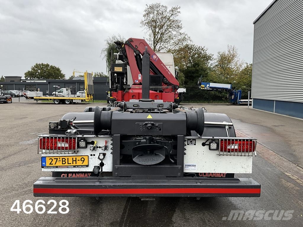Scania P 360 HMF 22 Tonmeter laadkraan Vrachtwagen met containersysteem