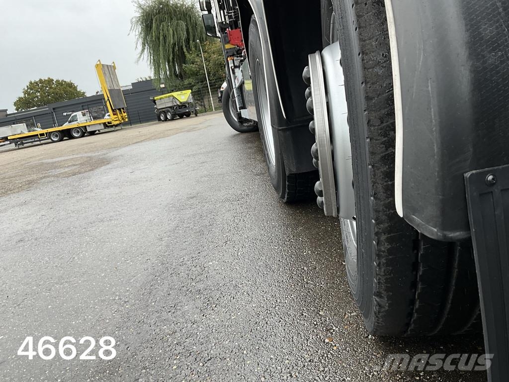Scania P 360 HMF 22 Tonmeter laadkraan Vrachtwagen met containersysteem