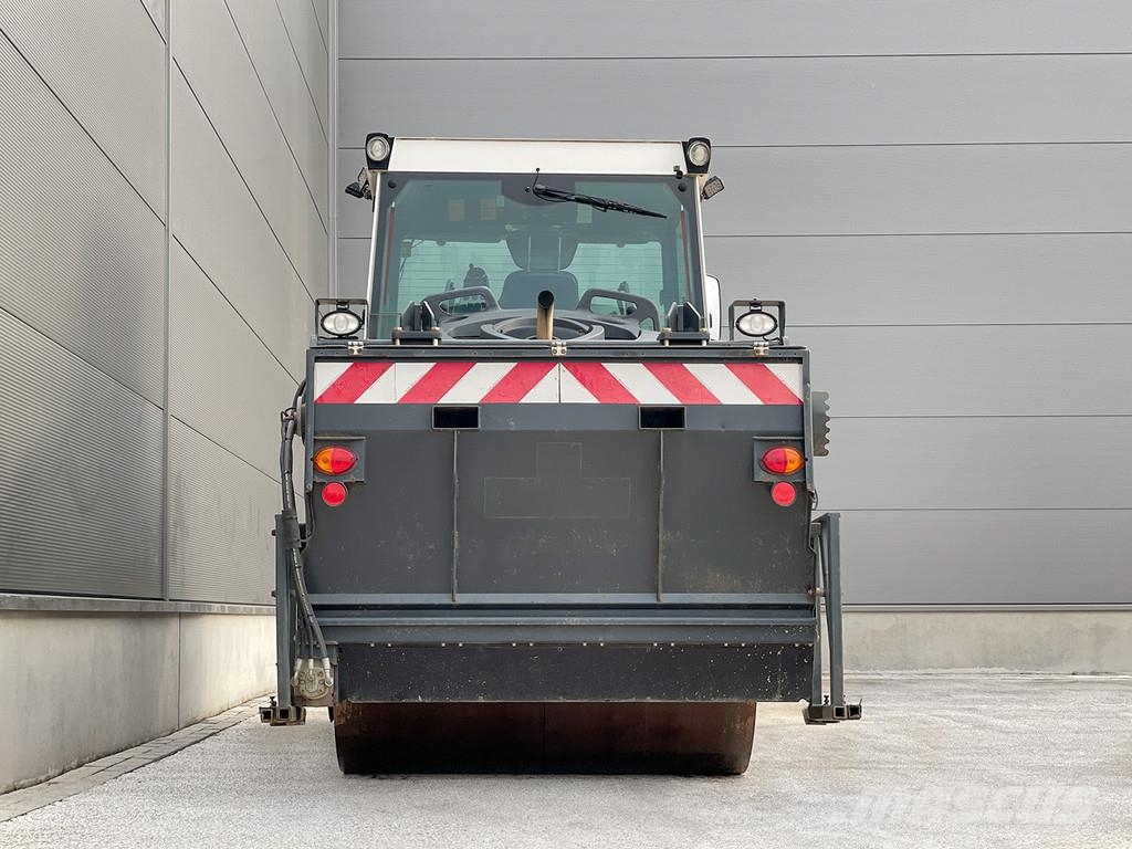 Bomag BW 174 AP-4F AM مداحل ثنائية الاسطوانة