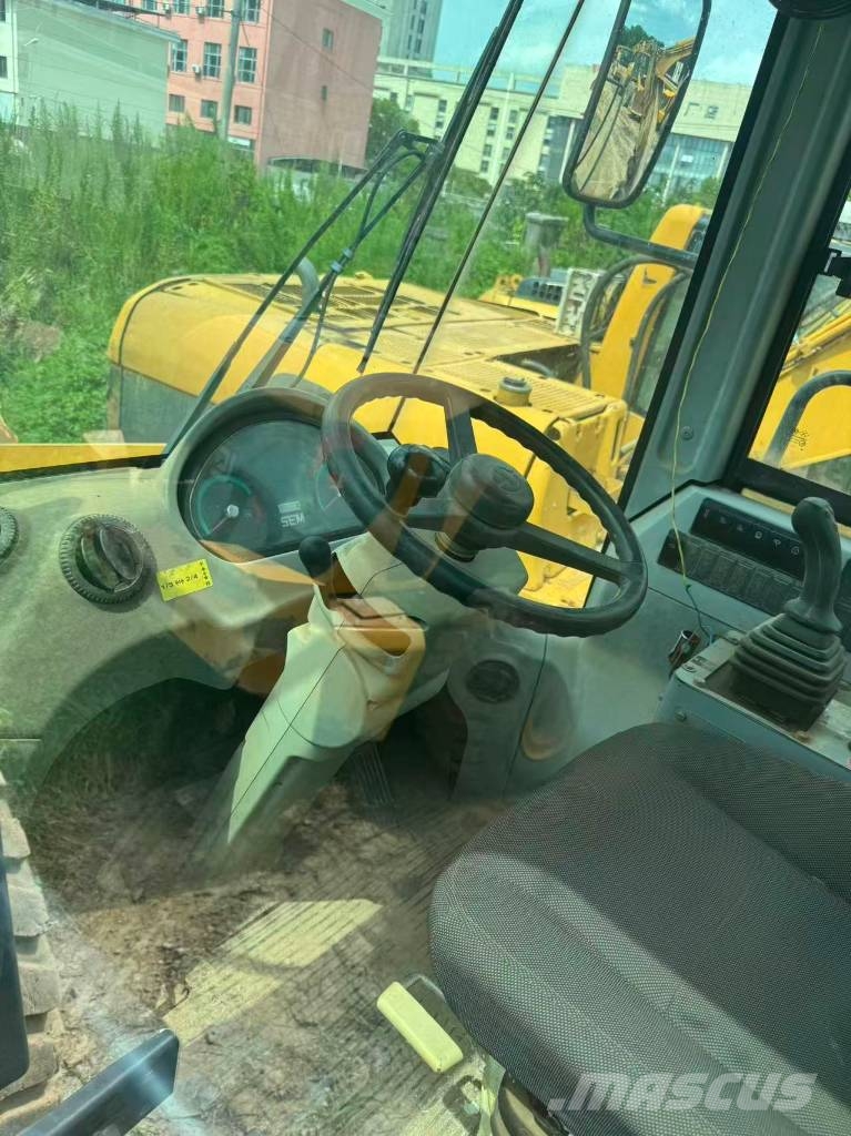SEM 655D 輪胎式裝載機