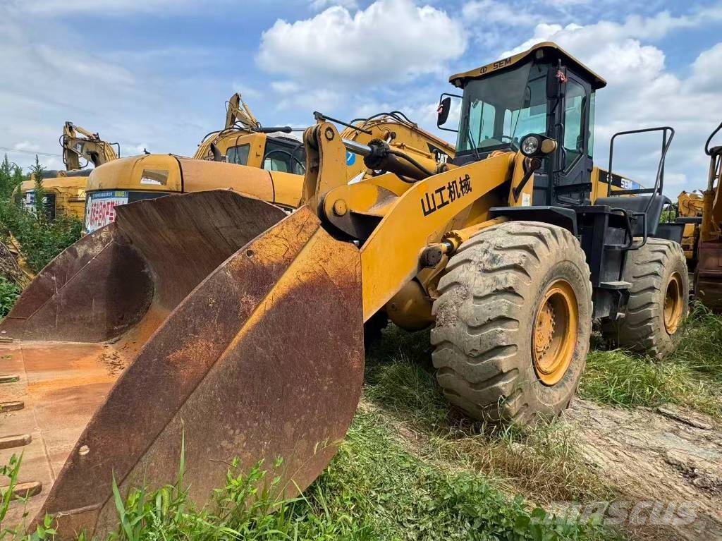 SEM 655D 輪胎式裝載機